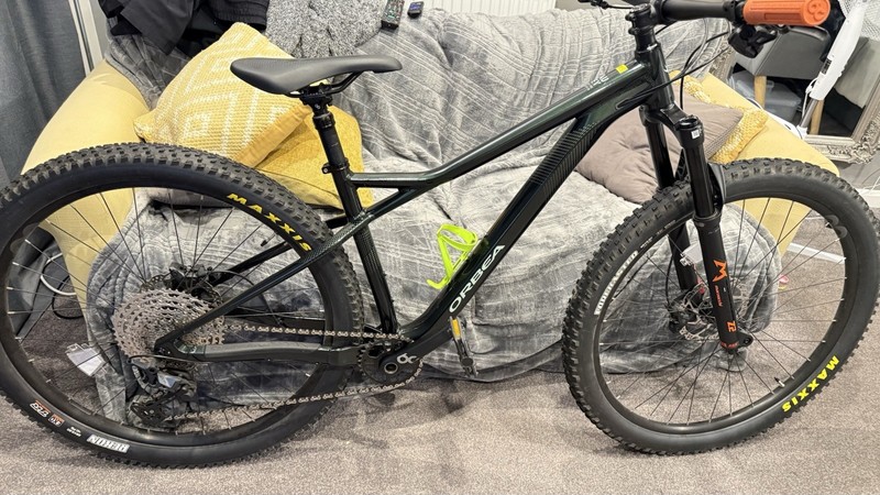 Orbea Alma 29in Hardtail Mountain Bike M Frame Black/Green Hydraulic Disc Brakes