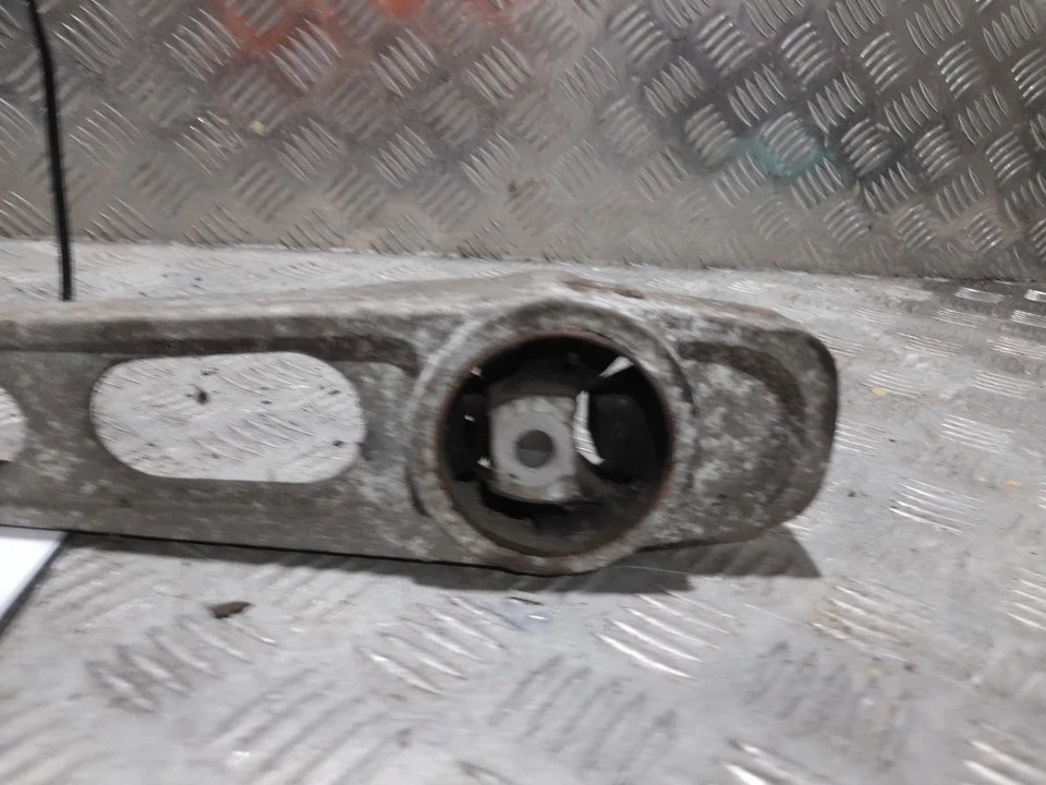 CHRYSLER PT CRUISER 2004-2008 ENGINE MOUNT  - Image 2 of 4