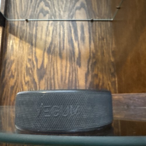 Vintage New York Rangers NHL Hockey Trench Vegum Puck Made in Slovacchia - Foto 3 di 5