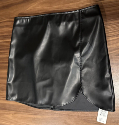 Cupshe Notched Leather Black Mini Skirt Size Large Sexy Party Fun
