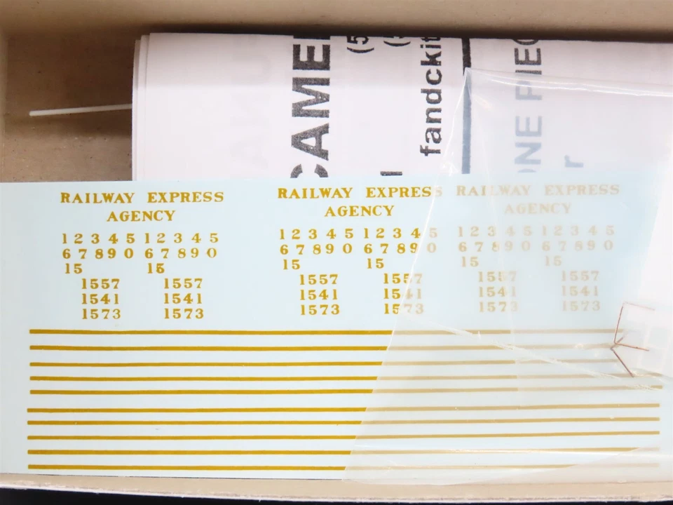 HO Funaro & Camerlengo Kit 8251 B&O One Piece Body Baggage Passenger w/ Decals - Image 2 of 4