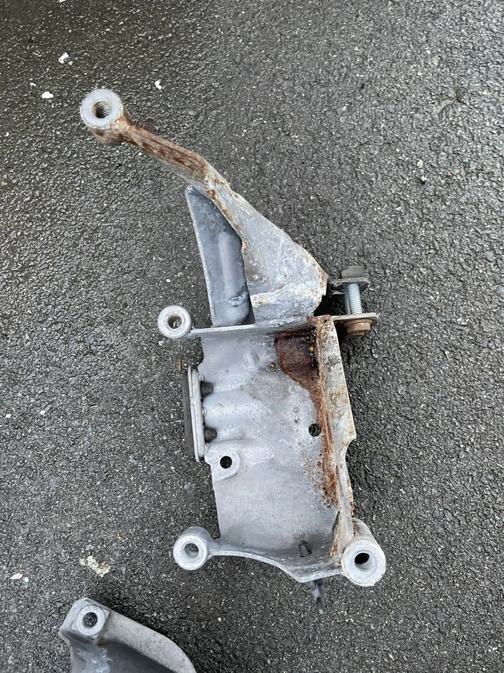 Audi RS4 RS5 8T 8F conjunto de suportes de montagem do motor 8K0399060J 8K0399059J - Imagem 4 de 4