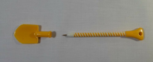 ZOOZOO STATIONERY VTG 1985 HAND TOOL YELLOW SHOVEL BALL PEN TAIWAN DOESN'T WRITE - Picture 3 of 8