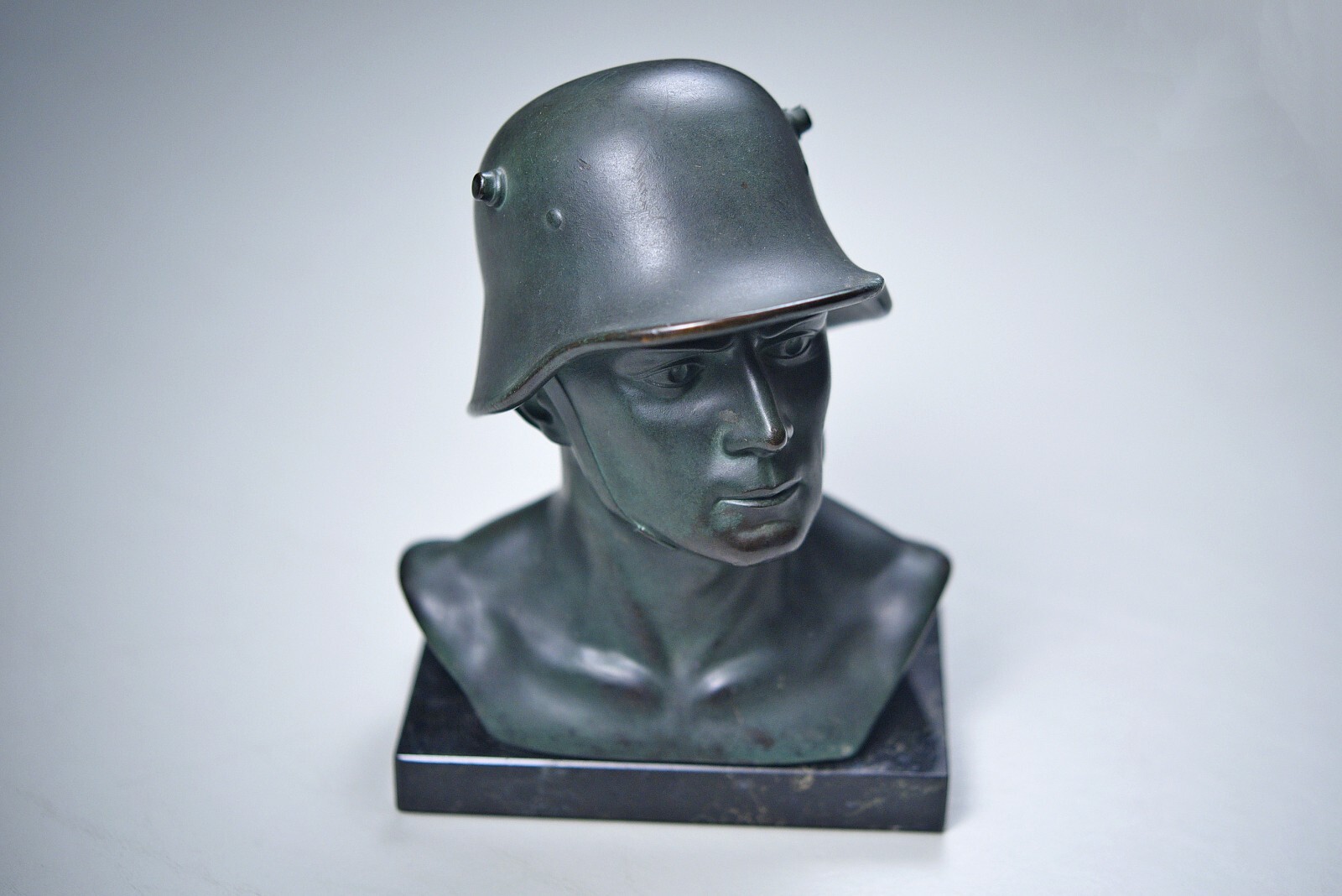 WWI GERMAN HEROIC BRONZE MARBLE BASE BUST SCULPTURE BY OTTO SCHMIDT-HOFER