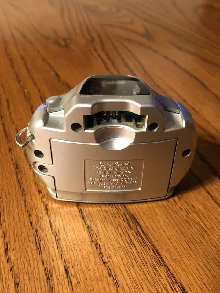 Vintage HIT CLIPS Boombox Player & FM Radio - Tiger - NOT WORKING - Image 2 of 2