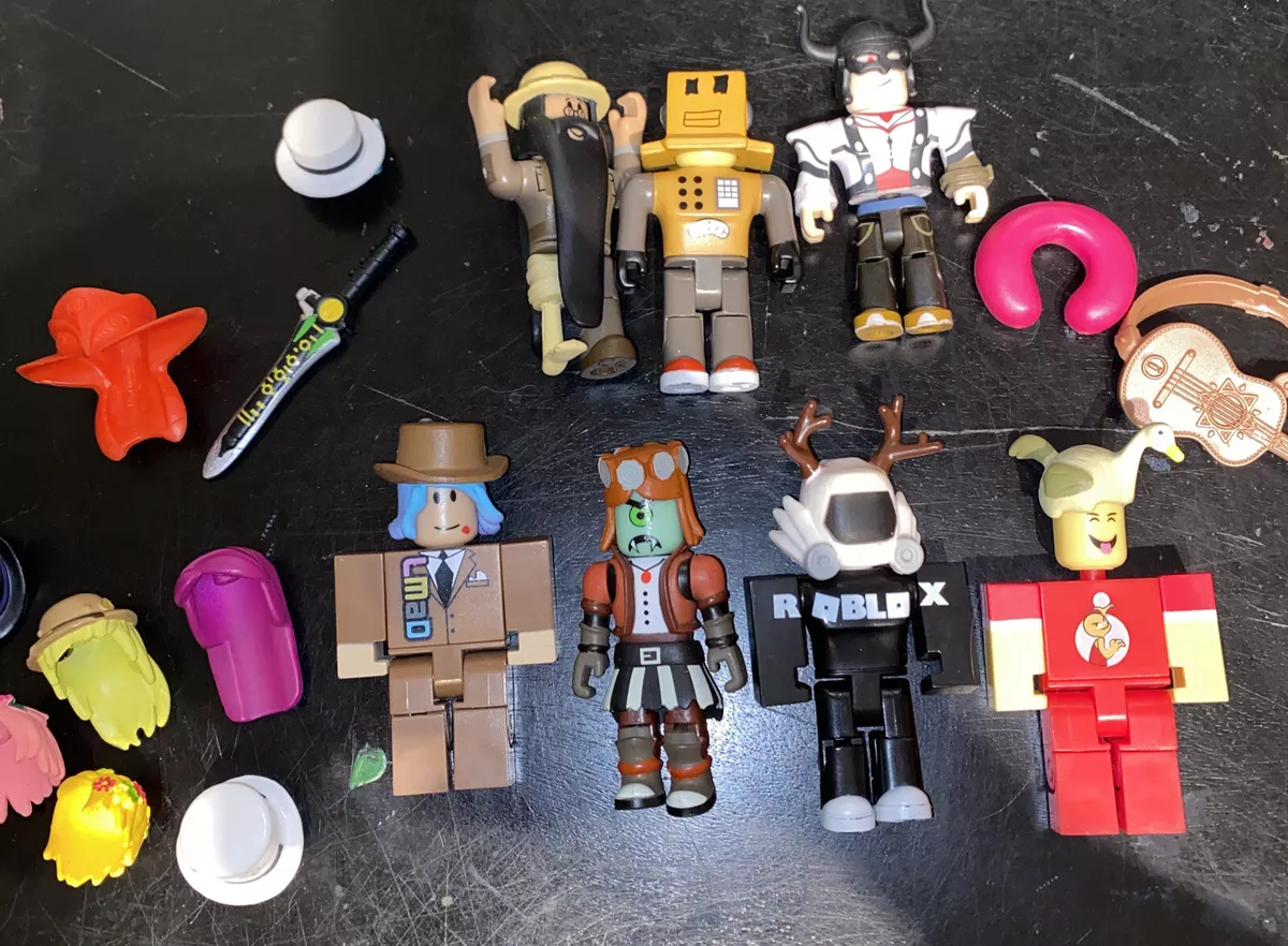 Roblox Toys Action Figures Lot of 28 pcs Figure Pack +Accessories