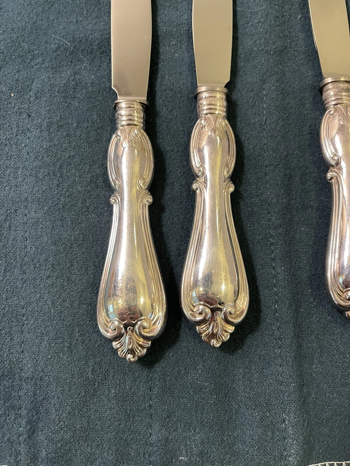 Hallbergs Guldsmeds Ab, Suecia. Juego de cuatro (4) cuchillos de almuerzo "Olga" en plata A Foto 3 de 4