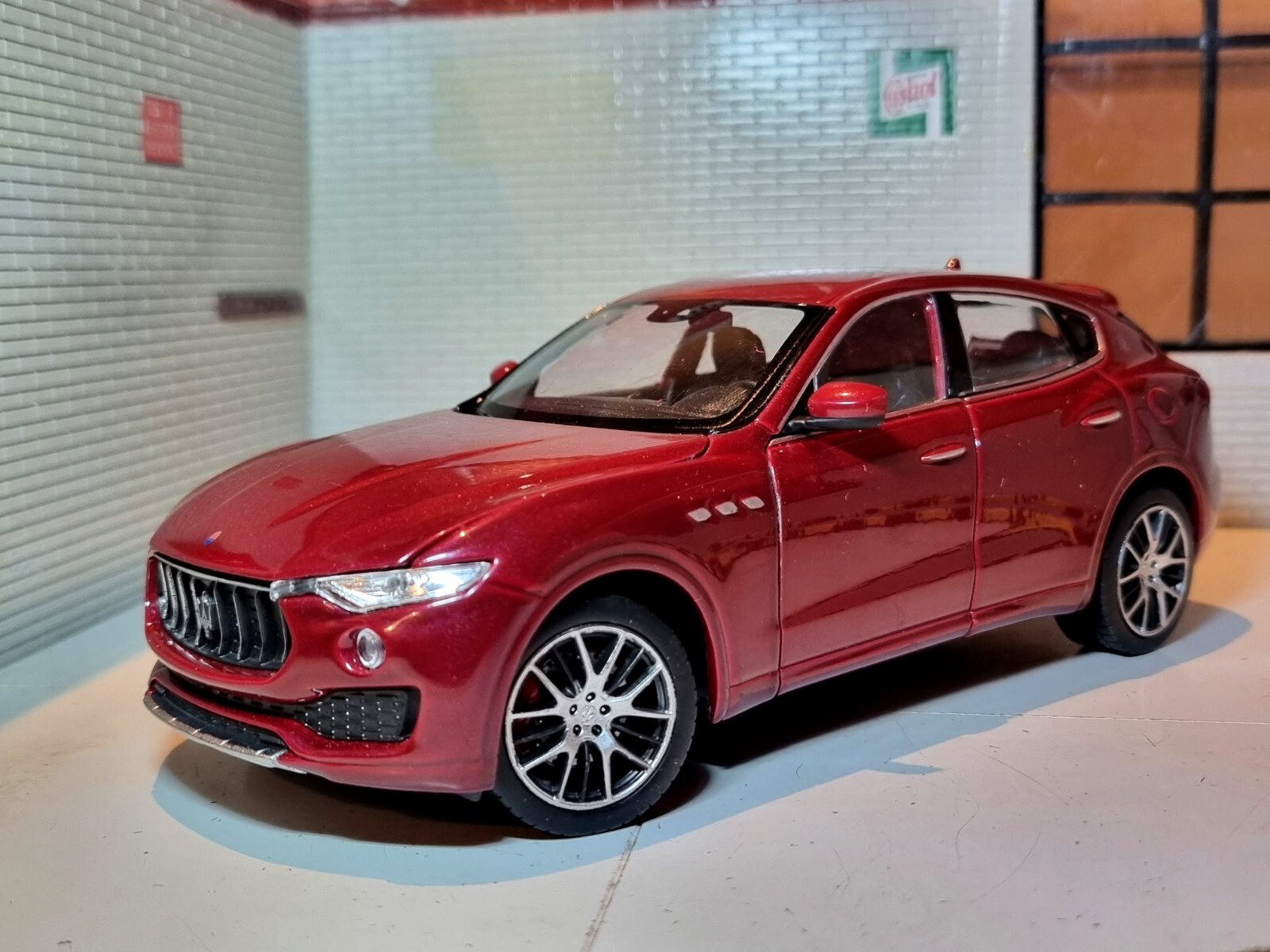 Maserati Levante Red 2017 SUV 4x4 1:24 Detailed Welly Diecast Scale Model Car