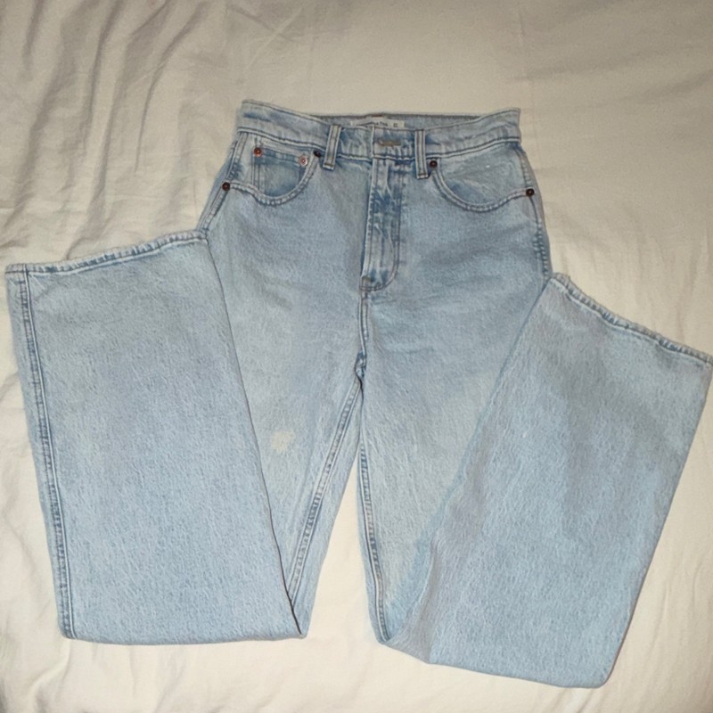 Abercrombie & Fitch Ultra High Rise Straight Light Wash Jeans Women’s 22