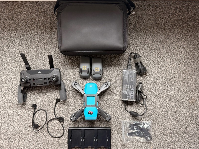 DJI Spark Ready to Fly Drone Kit w/ Remote Controller, 2 Batteries, bag
