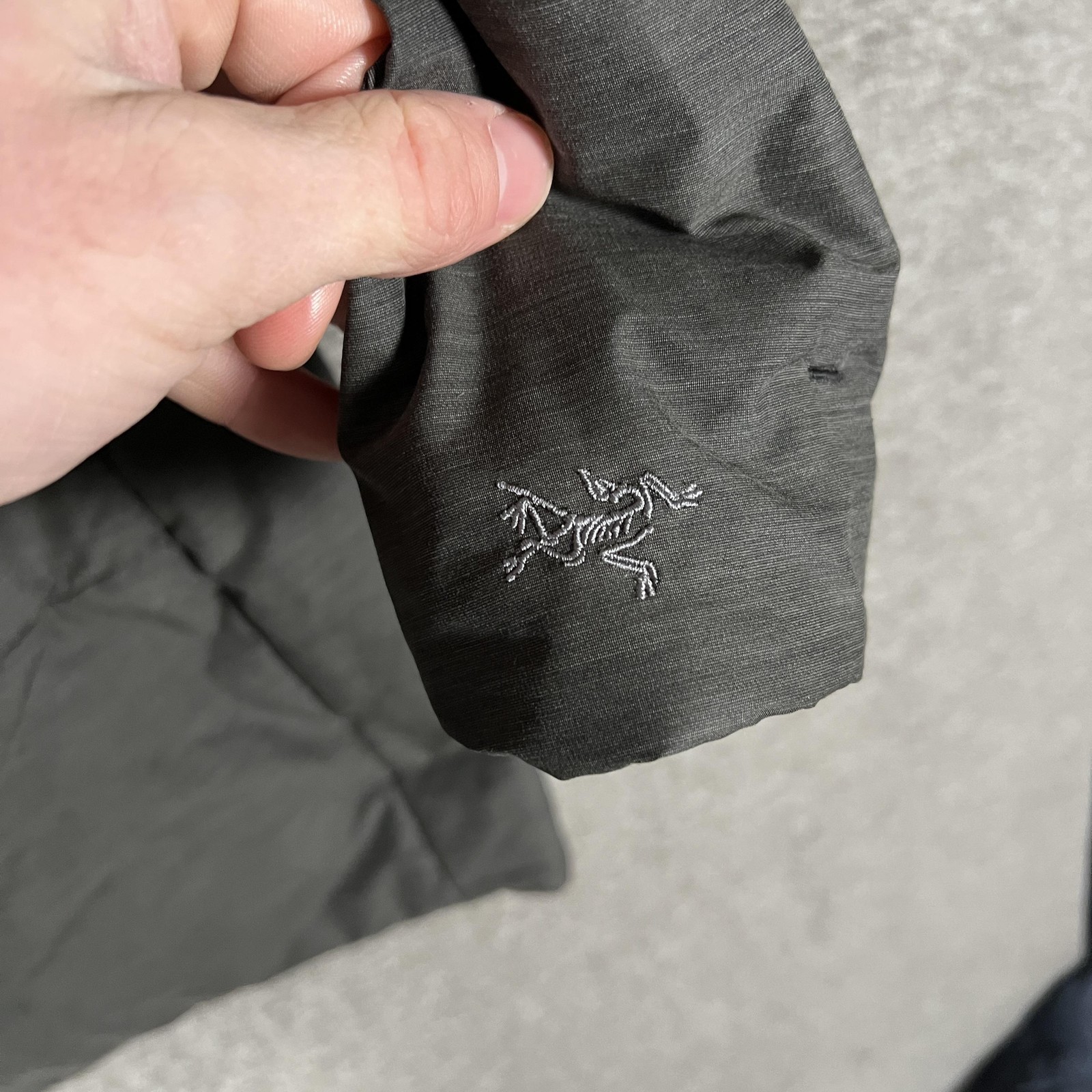 Arc'teryx Darrah Coat Womens Small Gray Hooded Insulated Winter Parka Jacket thumbnail 2