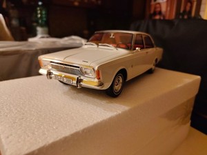 Jouet Vintage Ford Taunus 17M Mont Blanc - Voiture Filoguidée Avec Boîte Punch - 30 Cm
