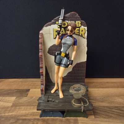 Tomb Raider Lara Croft Figure Vintage Gaming Collectors Item Shelf Piece RARE