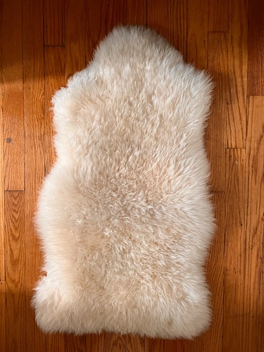 Ikea Rens Sheepskin Area Throw Rug Shaggy Soft Beige/White 19x32