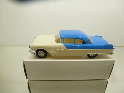 JOHAN MODELS 1955 PONTIAC 2dr HARDTOP - WHITE + BLUE 1:25 -GOOD CONDITION IN BOX