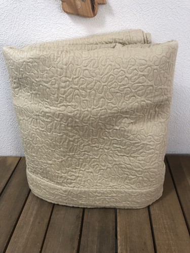 Peacock Alley Emilia Tan Queen Size Coverlet Matelasse Bedspread 92x92" EUC