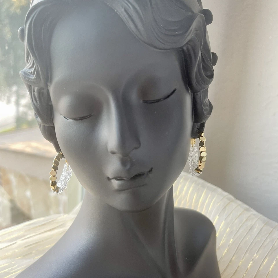 Pendientes estilo retro bloque de color cobre cristal hematita blanco y dorado Huggie Foto 3 de 4