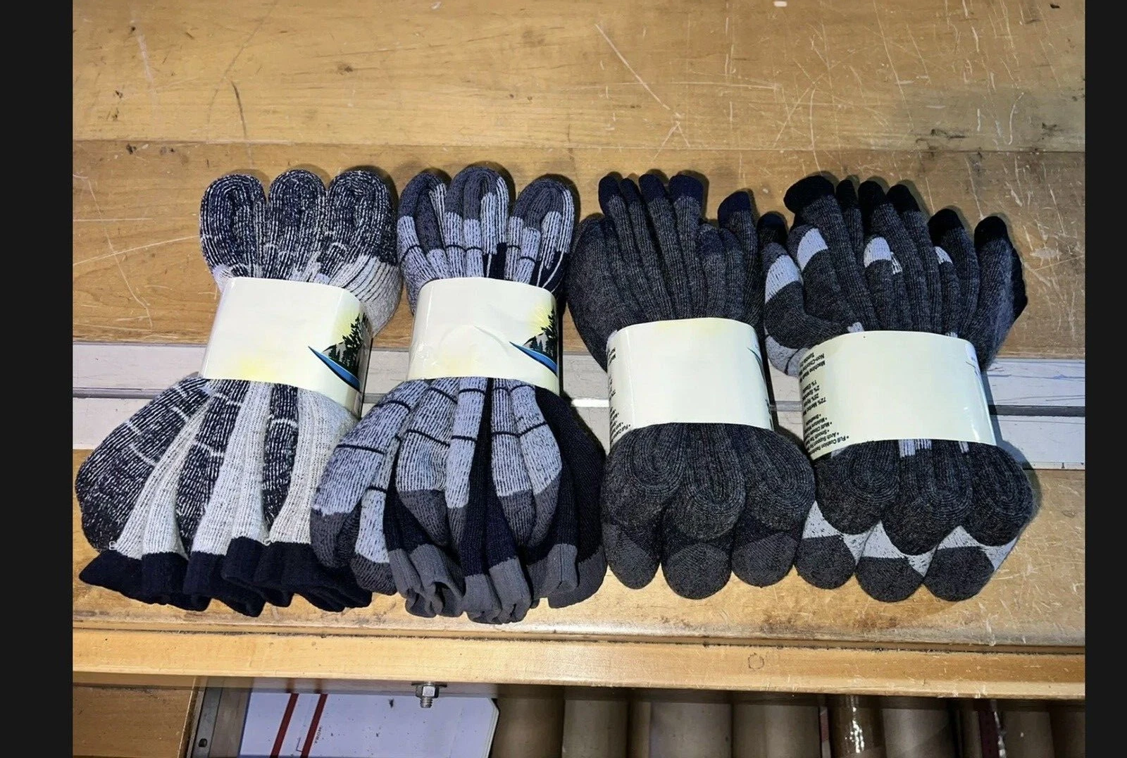 72% Merino Wool Men's MADE IN THE USA WARM HD Thick Hiking Socks 6 Pair Sz 10-13
Opens in a new wind