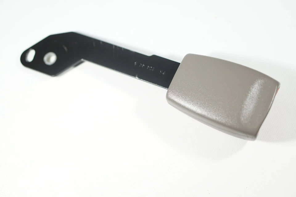 Segunda fila cinturón de seguridad hebilla extremo derecho derecho OEM 2000-2002 Escalade Tahoe Yukon ✅ Foto 4 de 4