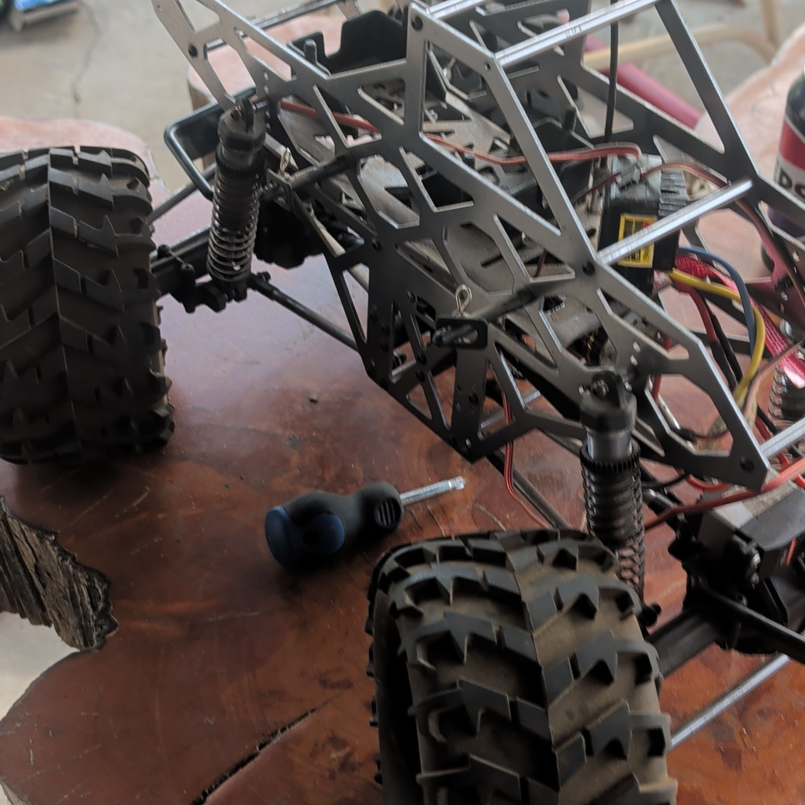 duratrax warhead 4x4 all metal with four-wheel steer roller
