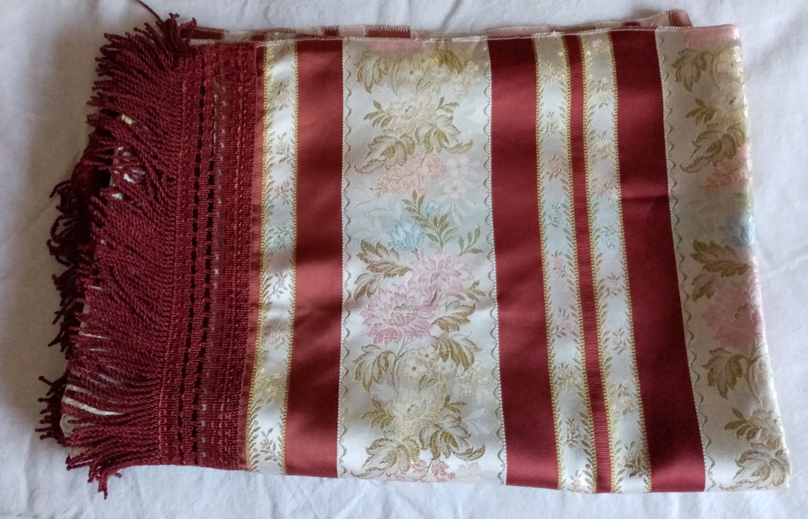 Coupon de tissu jacquard damassé 2,30 x 2,40 m pour rénover un fauteuil usé