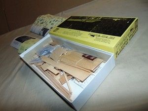 FINE SCALE MINIATURES HO 70 FLAGSTOP STATION UNBUILT KIT + BOX