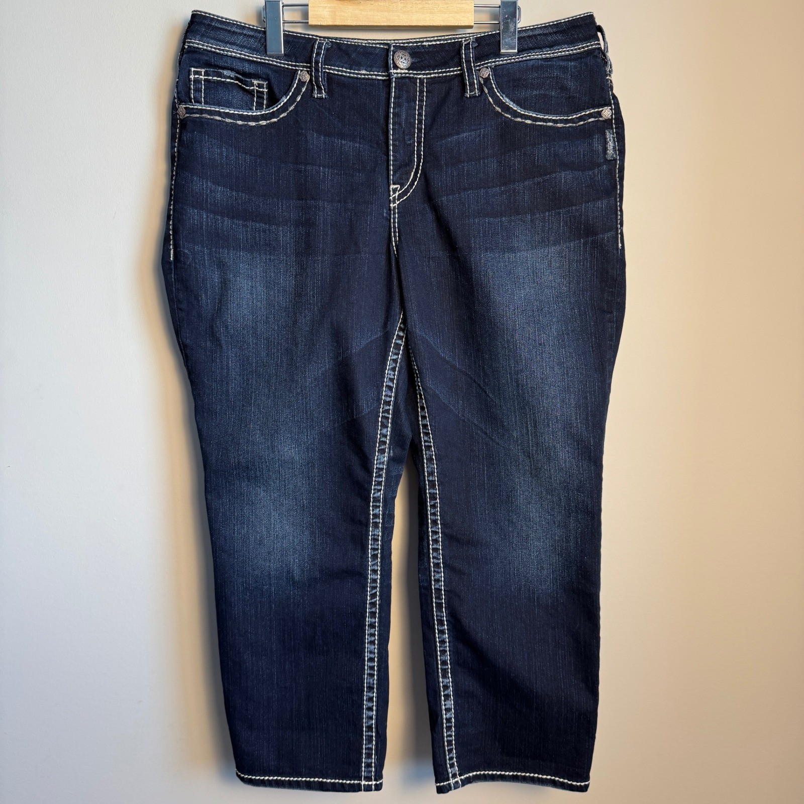 Silver Jeans Women's Suki High Capri Jeans Dark Wash Embroidered Pockets Size 18