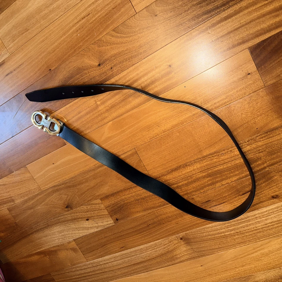 Cinturón Salvatore Ferragamo Hebilla Cuero Negro Y Dorado Plata Talla 48 Foto 2 de 4