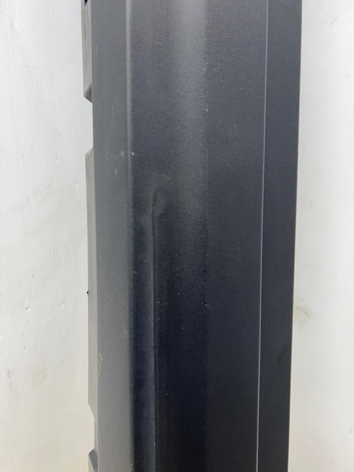 2017-2020 MASERATI LEVANTE OEM LEFT DRIVER SIDE SKIRT ROCKER MOLDING 670040335