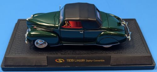 Signature 1939 Lincoln Zephyr Convertible - 1:32 Scale - Green - Picture 3 of 22