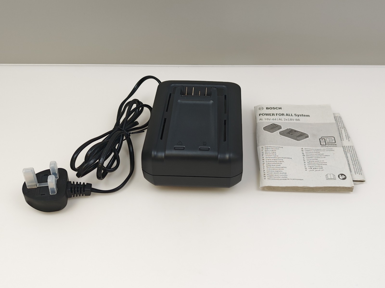Bosch Fast Charger AL 18V-44 (18V System; Charging Time of 2.0/2.5/4.0/6.0 Ah