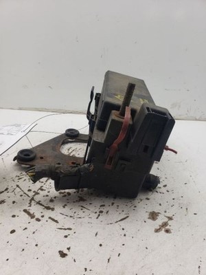 2003-2005 Chrysler PT Cruiser Fuse Box Engine Compartment Without OEM 751913
