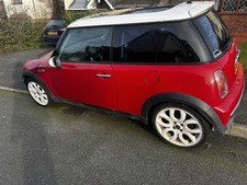 R50 Mini Cooper with Panoramic Sunroof 1.6 Petrol Runs Well Need Some Work