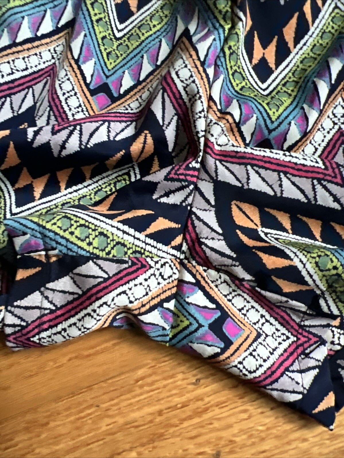 Dinabe Large Chevron Patterned Shorts Lightweight - image 9