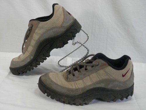 nike acg sneakers womens