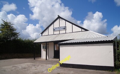Foto 6x4 isolierte Pfarrhalle Milton Dameel c2014