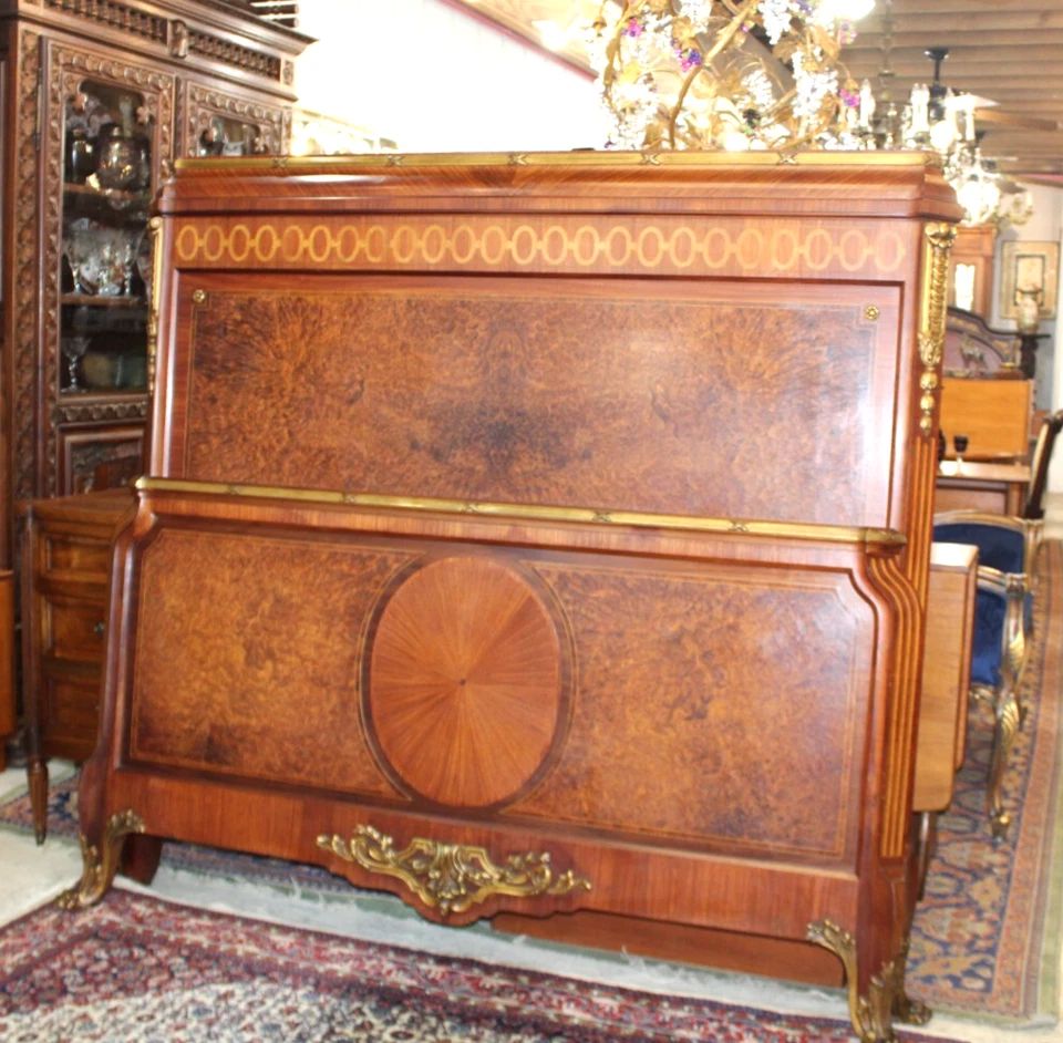 Antigua cama francesa Luis XVI con incrustaciones de palo de rosa reina | Firmada Haentges Ferres Foto 2 de 4