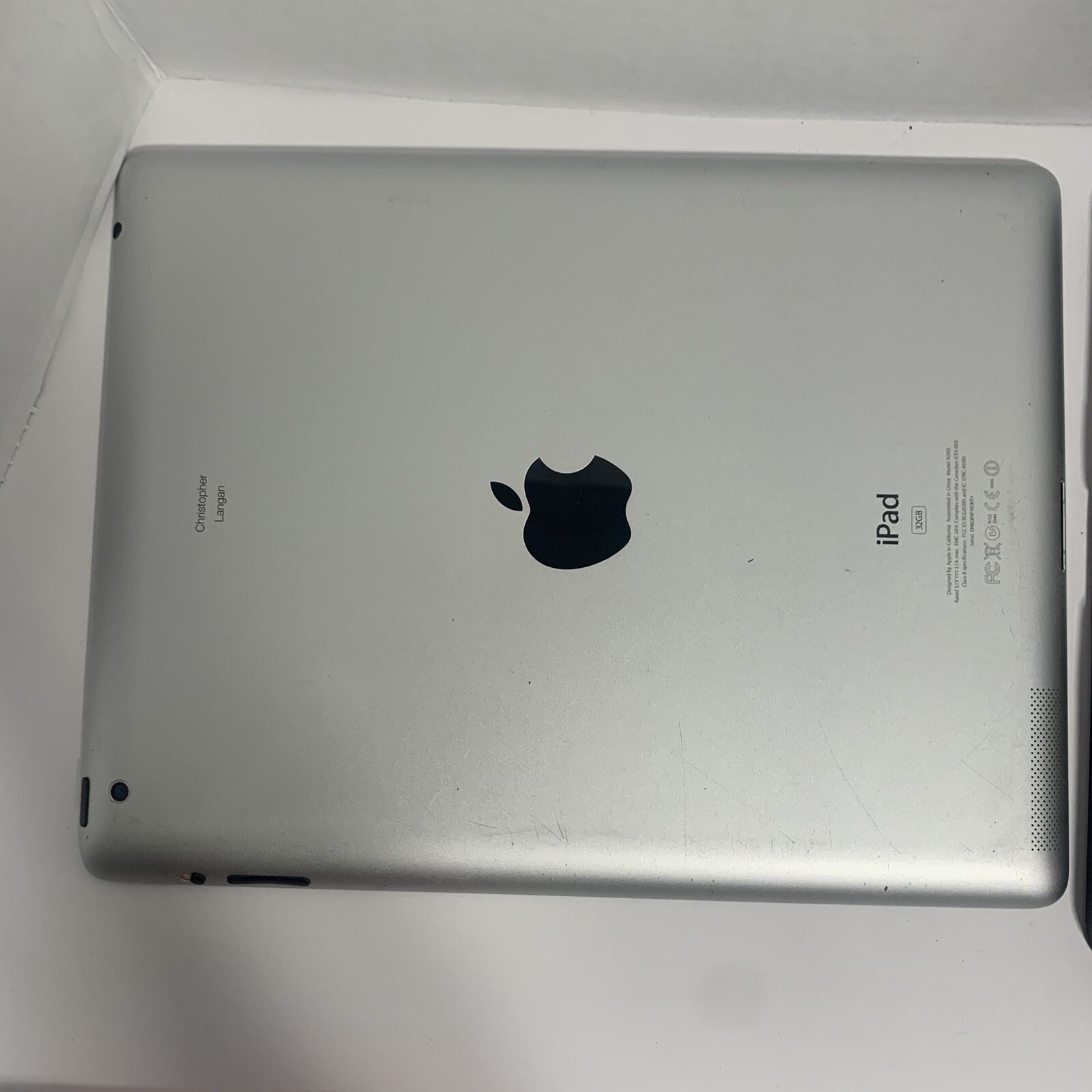 Lot of 2 Apple A1403 A1458 iPads 2nd & 4th Generation - ALL LOCKED - PARTS ONLY!