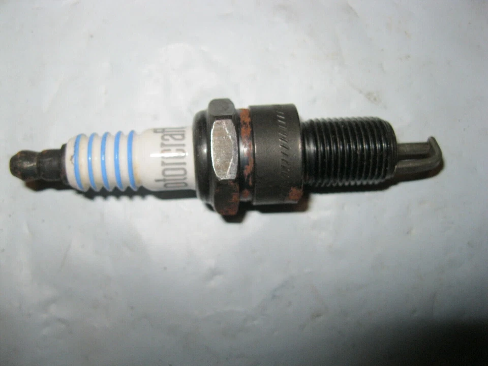 Spark Plug-Suppressor Plug Motorcraft AGS44 Foto 2 de 4