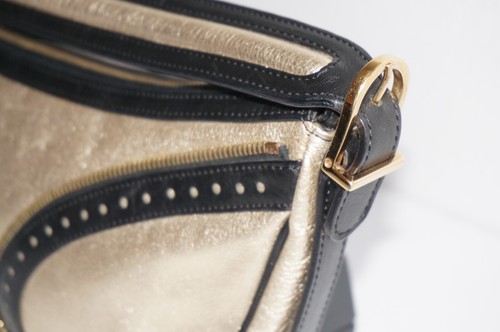 Sac à main gothique Versace vintage cuir doré et noir luxe demi lune bag - Photo 8/15