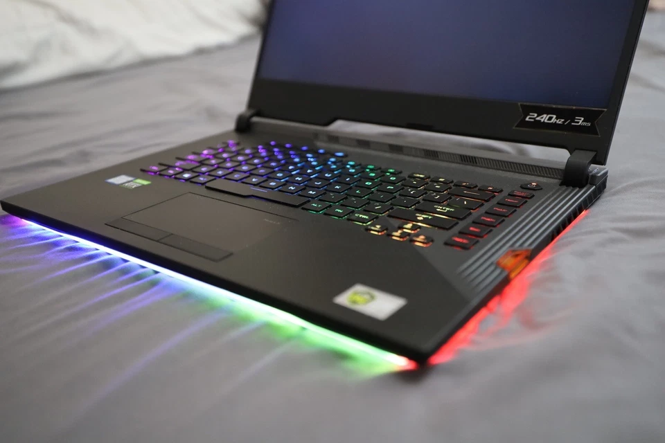 Asus Strix Scar 3 G531GW-DB76 I7-9750H RTX 2070 240 Hz Gaming Laptop - Image 3 of 4