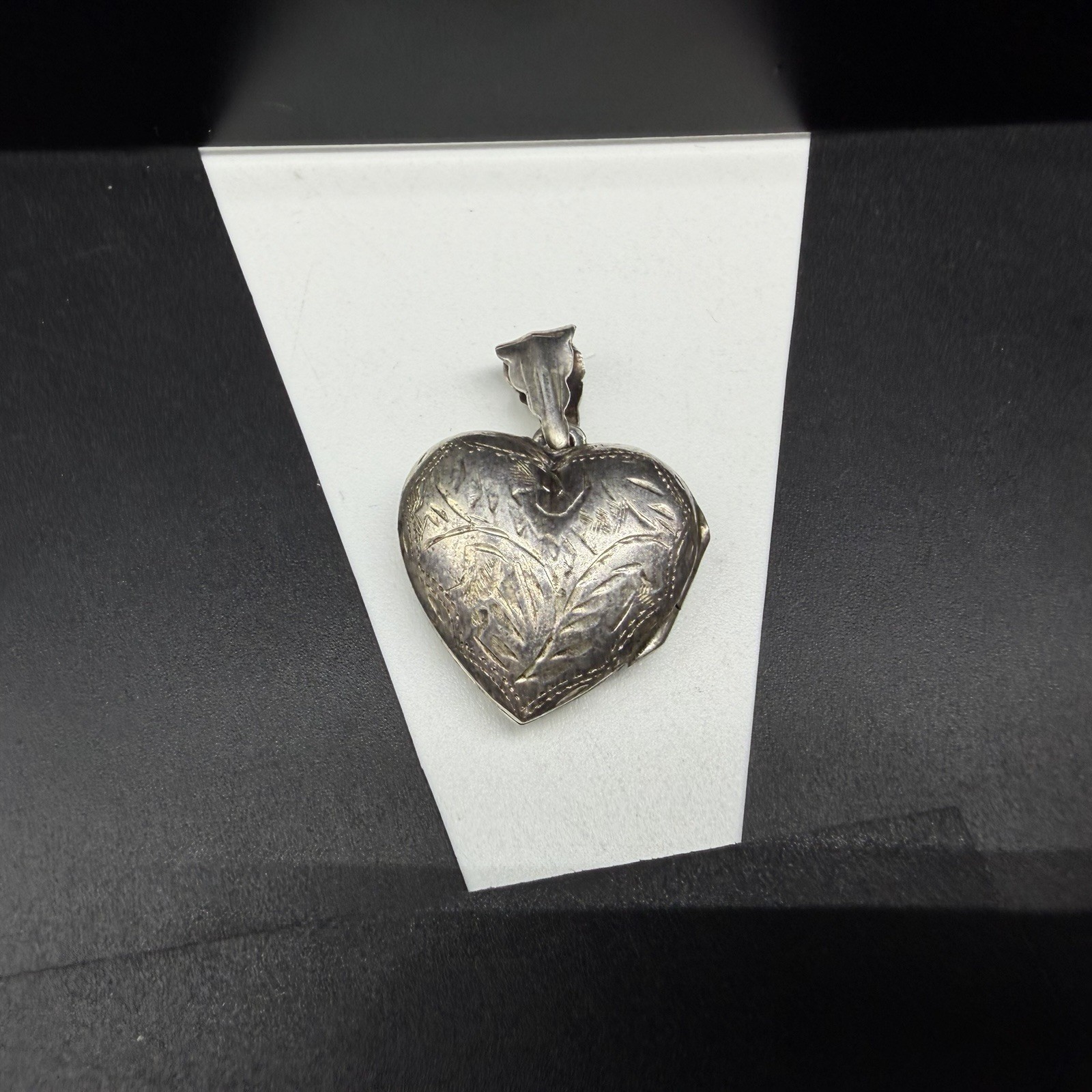 Engraved Leaf Pattern Sterling Silver VTG Puffy H… - image 7