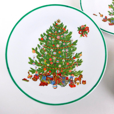 Fairfield China setting for  8 Yuletide pattern Christmas Tree 44 pieces
