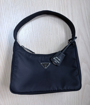 Re-Nylon Prada Re-Edition 2000 mini-bag Shoulder Bag Zip Closure Silver Hardware