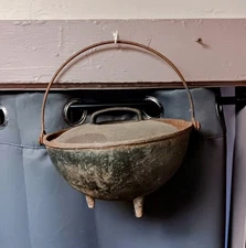 Cast Iron 3-Leg Cauldron Pot w/ Lid, Bail Handle Campfire