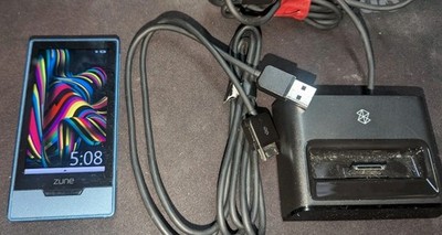 Microsoft Zune HD W/ Dock 1402 32GB - Blue - Works Great And Loaded With Music