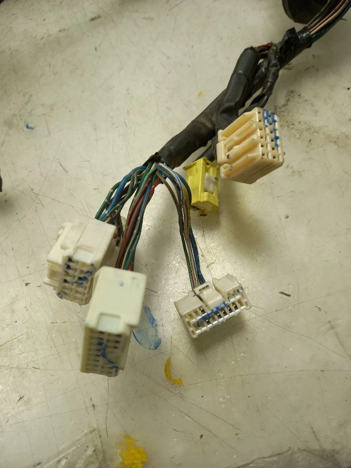 00 01 TOYOTA CAMRY LE ENGINE FUSE BOX 1MZFE 82115-33130 - Image 2 of 4