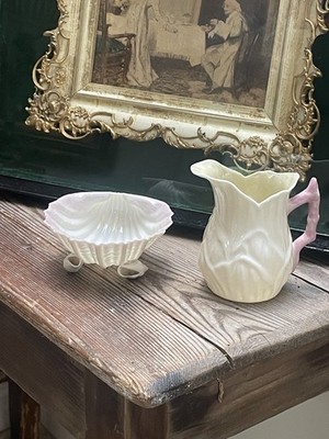 Belleek LILY rosa Porzellan Milchkännchen und Muschelschale, zweite Periode um 1891 