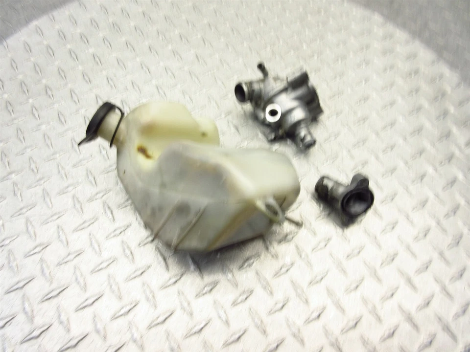 Honda CBR929RRR 2001 00-01 CBR 929RRR CBR900RR termostato carcasa botella refrigerante Foto 2 de 4