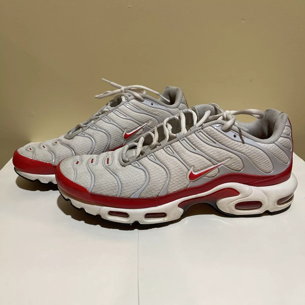Air max plus red and sale white